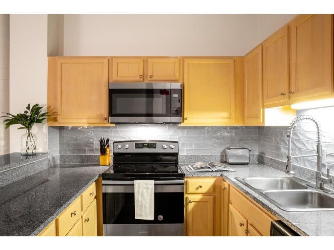 Bold 2Br 2Ba In The Block Apartment By Cozysuites! Индианаполис Экстерьер фото