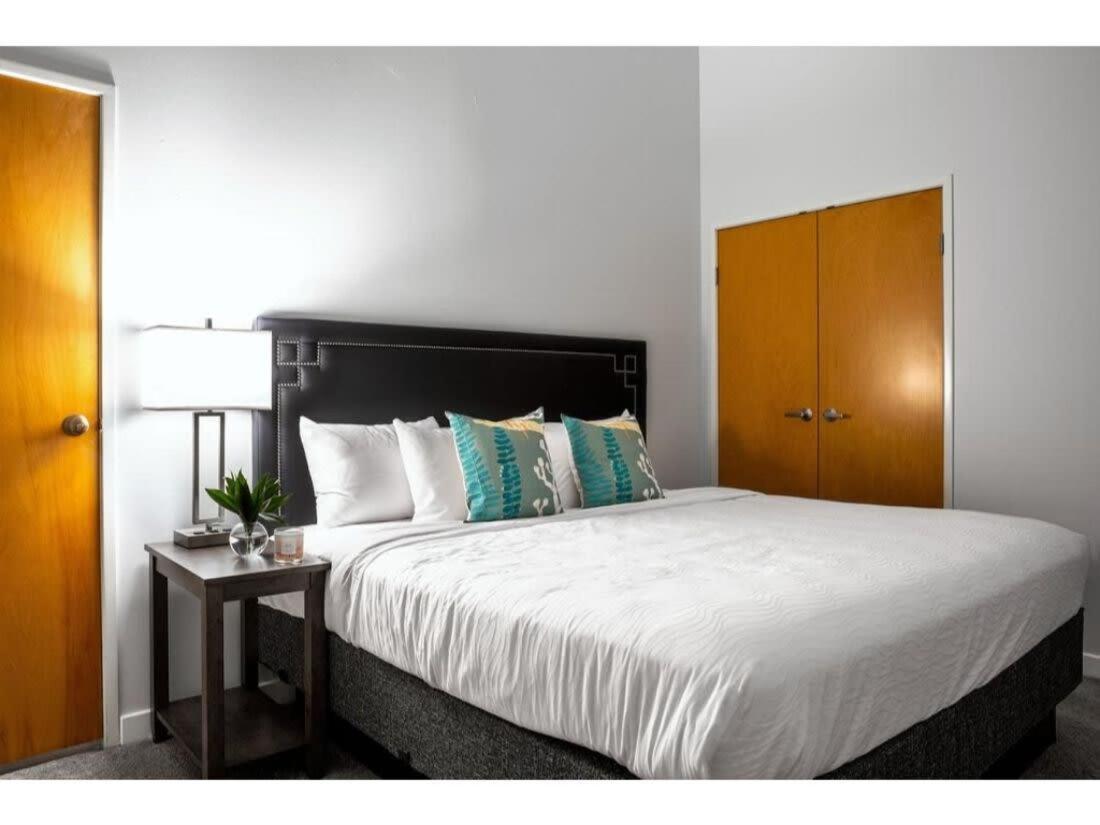 Bold 2Br 2Ba In The Block Apartment By Cozysuites! Индианаполис Экстерьер фото